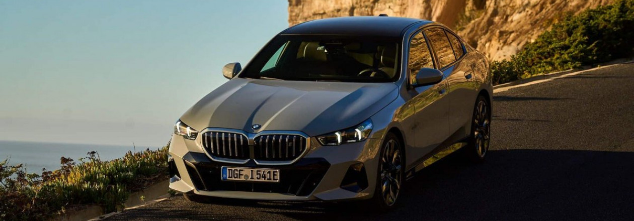 Видео: BMW i5 eDrive40 сравнялся с i4 eDrive40 на корейском треке Видео: BMW i5 eDrive40 сравнялся с i4 eDrive40 на корейском треке