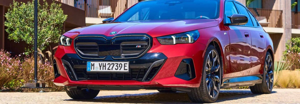 BMW i5 M60 проезжает трассу на пять секунд быстрее, чем i5 eDrive40 BMW i5 M60 проезжает трассу на пять секунд быстрее, чем i5 eDrive40