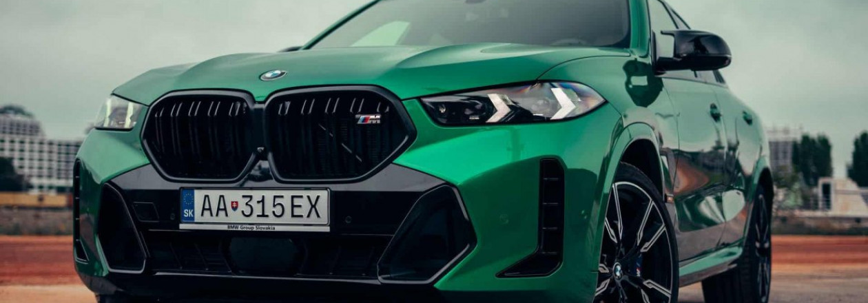 BMW X6 M60i в цвете Isle of Man Green