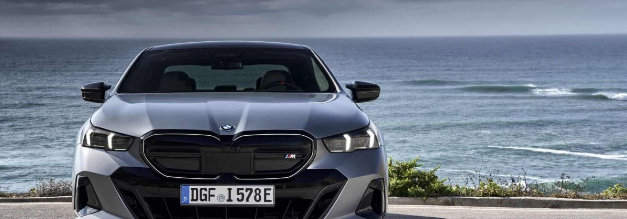 BMW i5 - лучший электромобиль в 2024 году по мнению автомобильного журнала Edmunds