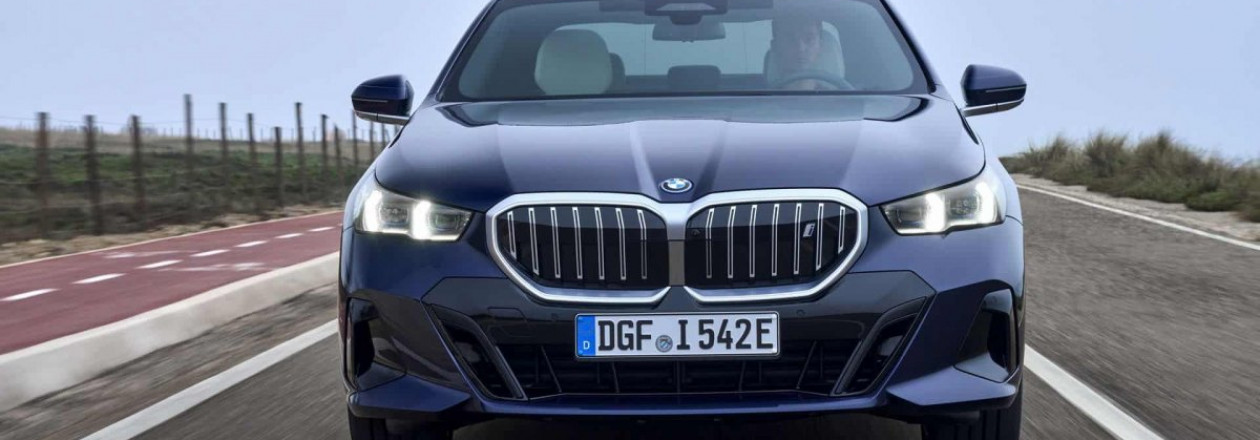BMW 5 Series выиграл премию «Автомобиль года 2024» по версии Women's World