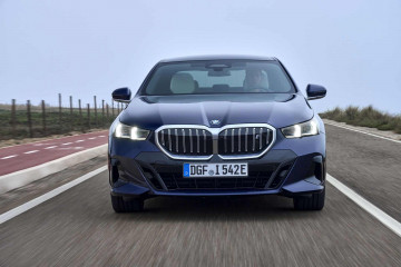 BMW 5 Series выиграл премию «Автомобиль года 2024» по версии Women's World BMW 5 серия G60
