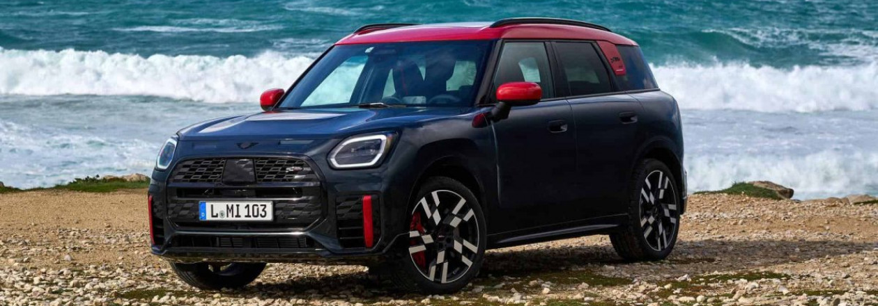 Двухцветный MINI Countryman JCW 2025 года выпуска