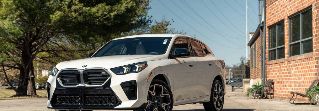 2024 BMW X2 M35i в цвете Alpine White прибывает в дилерские центры США 2024 BMW X2 M35i в цвете Alpine White прибывает в дилерские центры США