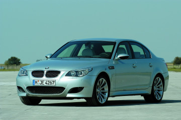 BMW M5 с V10 выдает 660 л.с. BMW 5 серия E60-E61