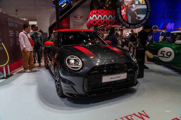 2024 MINI Cooper SE JCW в Пекине