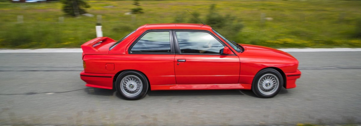 На аукцион выставлен экземпляр E30 BMW M3 Cecotto Edition 1989 года На аукцион выставлен экземпляр E30 BMW M3 Cecotto Edition 1989 года