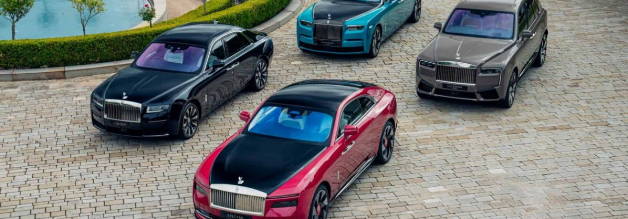 Коллекция из четырех автомобилей Rolls-Royce в Гудвуде Коллекция из четырех автомобилей Rolls-Royce в Гудвуде