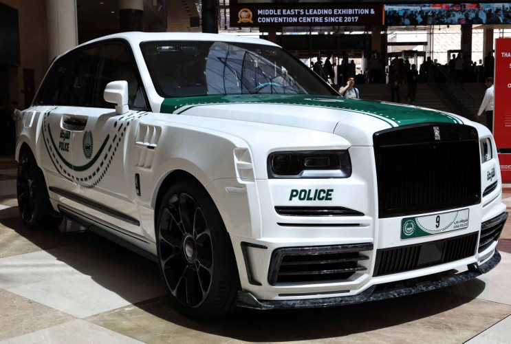 Автопарк полиции Дубая пополнился внедорожником Rolls-Royce Cullinan в версии Mansory BMW Rolls-Royce Rolls-Royce