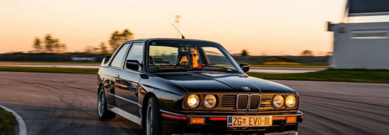 Рестомод BMW M3 E30 с двигателем V10 Рестомод BMW M3 E30 с двигателем V10