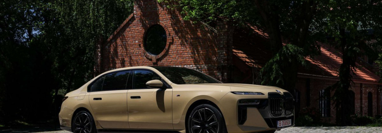 Флагман BMW 7 Series представлен в новом цвете Desert Sand Uni Флагман BMW 7 Series представлен в новом цвете Desert Sand Uni