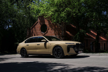 Флагман BMW 7 Series представлен в новом цвете Desert Sand Uni BMW 7 серия G11-G12