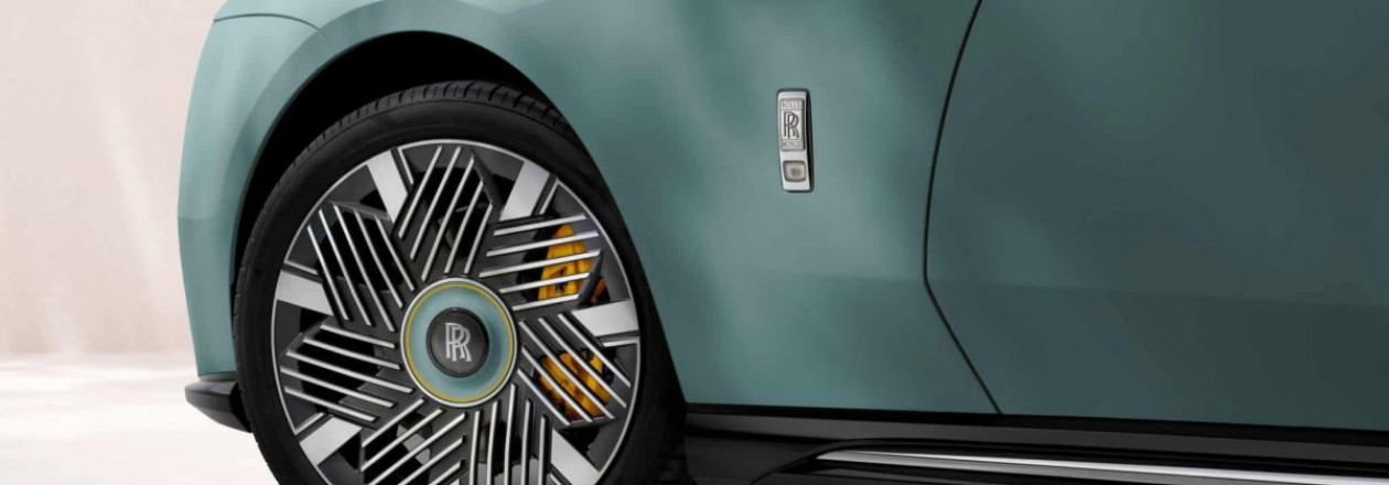 Rolls-Royce Spectre Special Edition с эффектными 23" колесами Rolls-Royce Spectre Special Edition с эффектными 23" колесами