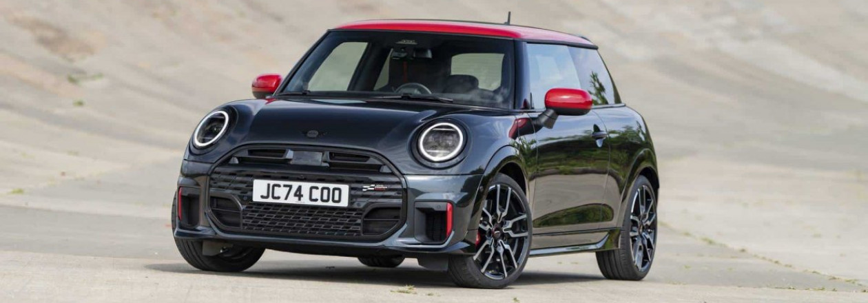 MINI John Cooper Works: маленький монстр на легендарной трассе