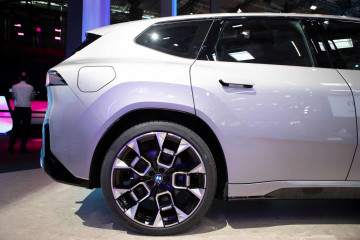 2026 BMW iX3: эффектный дебют с 22” M-колёсами и россыпью опций BMW BMW i Все BMW i