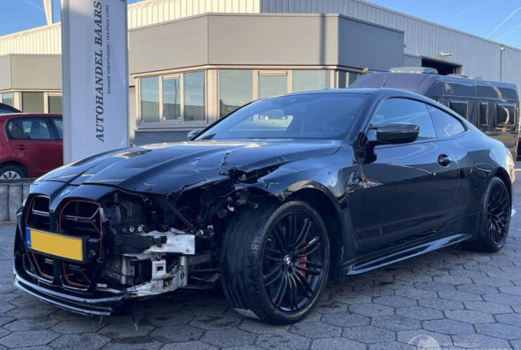 Разбитый BMW M4 CSL выставили на продажу — и он всё ещё недёшев BMW M серия Все BMW M